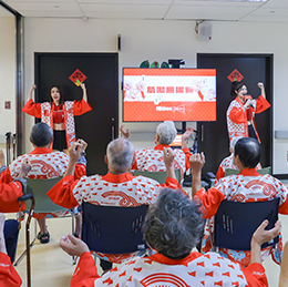 小龍女琪琪及星岑帶領稻香日照中心初次參與應援活動