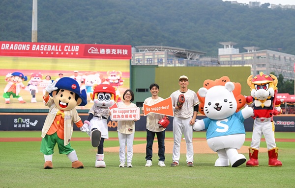 圖說:三得利健益攜手味全龍舉辦「Be supporters! Day」主題日活動,邀請國民零食品牌-乖乖、台北市政府社會局共同響應。