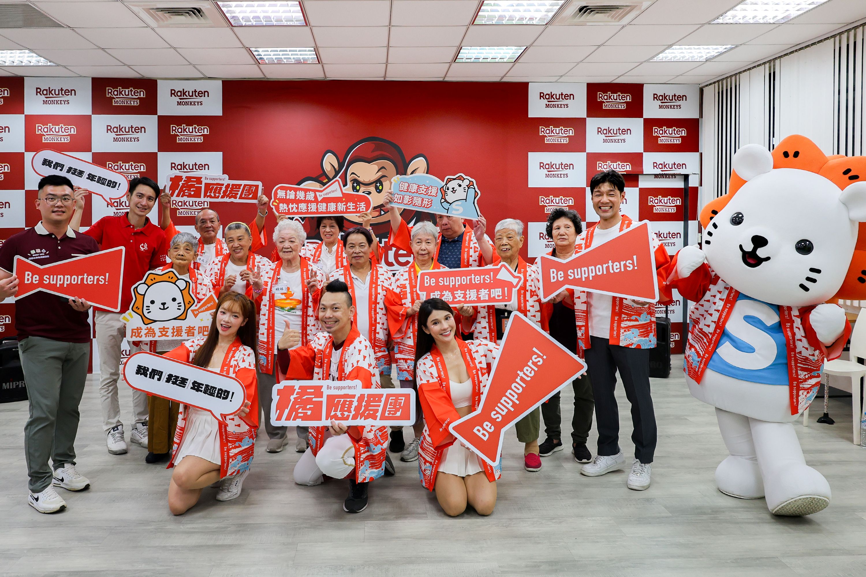 「Be supporters!」計畫明年期望邀集更多長照機構長者,加入「橘應援團」,為世界棒球經典賽的中華隊球員熱力應援。